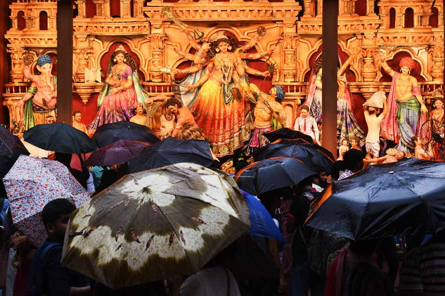 দুর্গাপুজোয় দুর্যোগ!