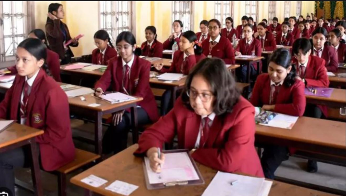  উচ্চমাধ্য়মিকেও এবার সেমিস্টার! 