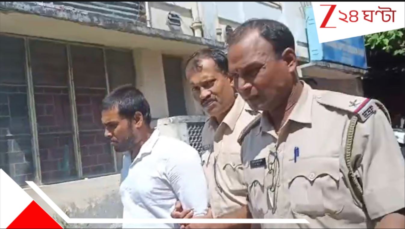 Coochbehar Murder: শিরদাঁড়ায় বরফ স্রোত! গলা টিপে মেরে জন্মদাত্রী মাকে মাটির নীচে পুঁতল কোচবিহারের কালপ্রিট... Coochbehar Murder: শিরদাঁড়ায় বরফ স্রোত! গলা টিপে মেরে জন্মদাত্রী মাকে মাটির নীচে পুঁতল কোচবিহারের কালপ্রিট...