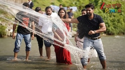 রঘু বন গয়া ফিশারম্যান! ঘিস নদীতে 'খোকা' গেল মাছ ধরতে...