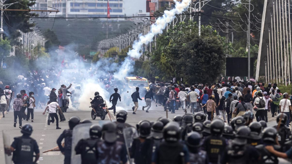 নেপালে গণবিক্ষোভ
