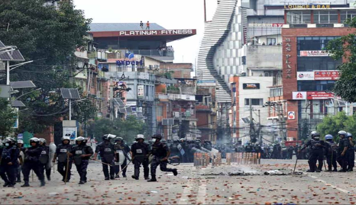 ছাত্রছাত্রীদের ওপর হামলা