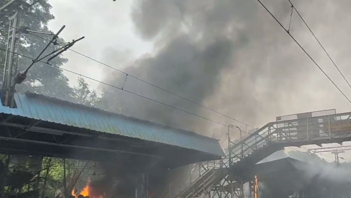 সন্তোষপুর স্টেশনে অগ্নিকাণ্ড