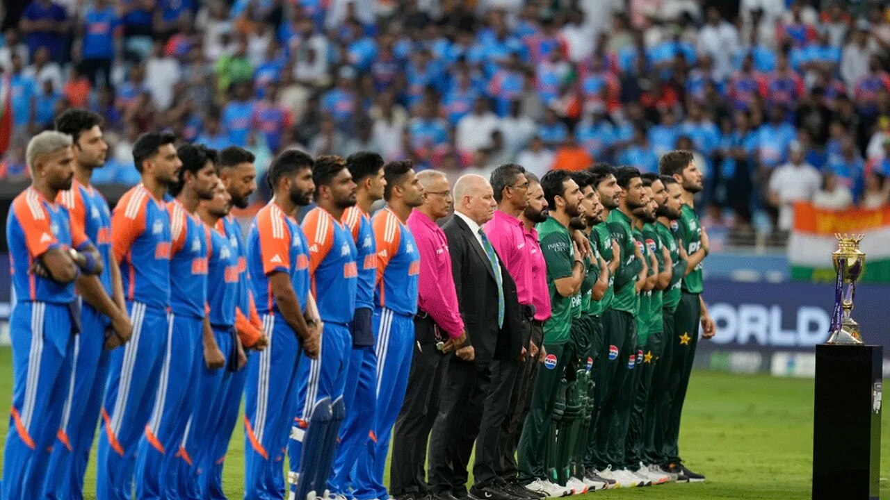 India-Pakistan Handshake Row