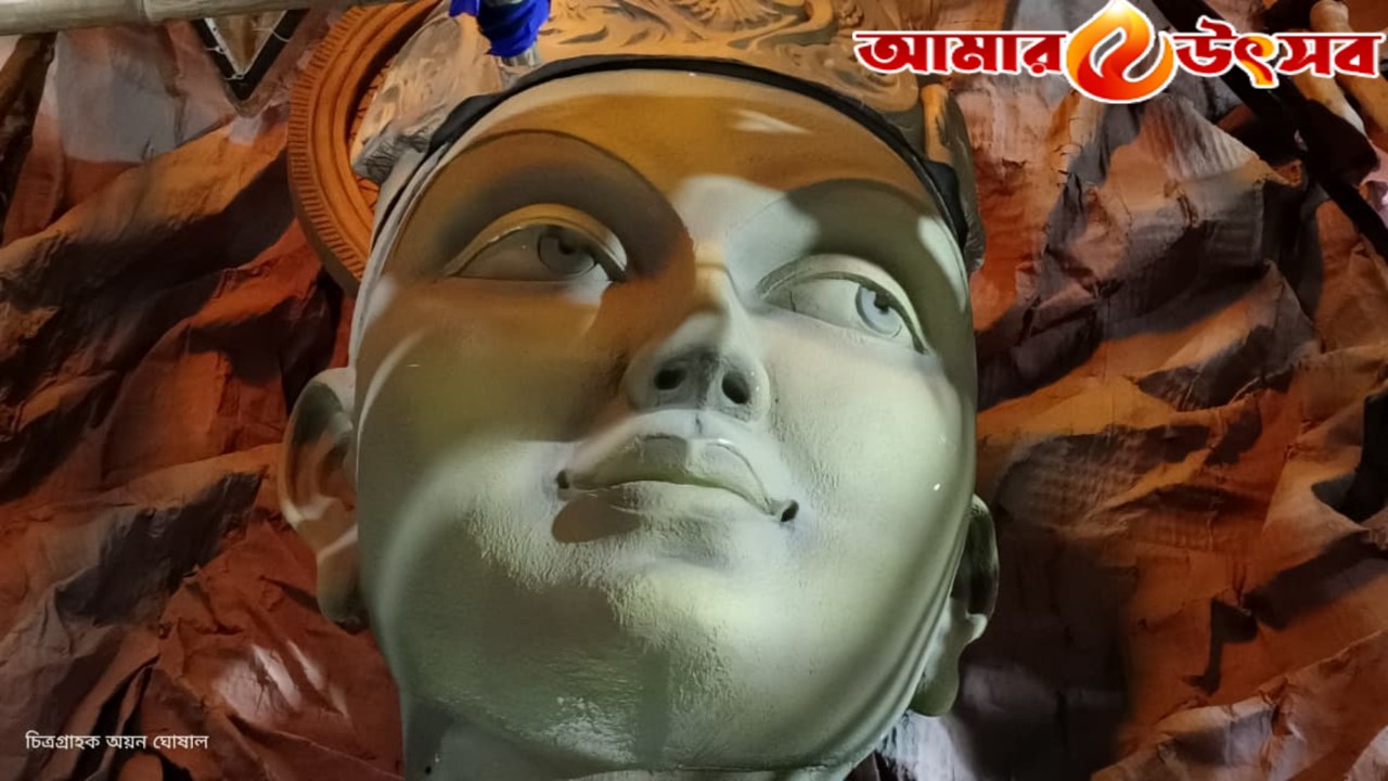 Durga Puja 2025: লাখ লাখ রুদ্রাক্ষে সাজছে চেতলা, হাতিবাগানে ঘাটের ইতিকথা... Durga Puja 2025: লাখ লাখ রুদ্রাক্ষে সাজছে চেতলা, হাতিবাগানে ঘাটের ইতিকথা...
