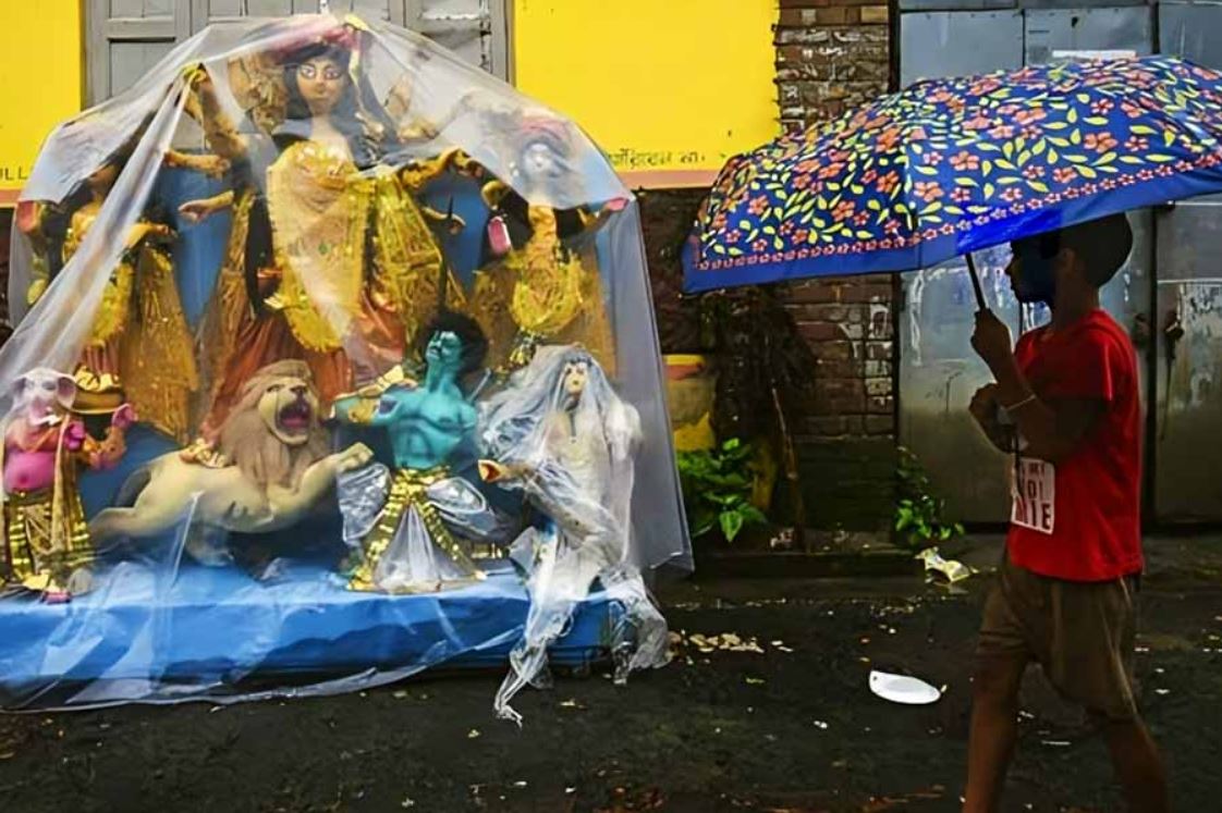 পুজোয় আবহাওয়ার মনভাঙা আপডেট