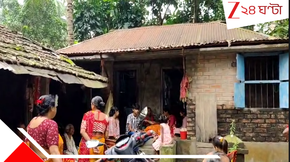 Shyamnagar Horror: প্রেমে প্রত্যাখ্যান! রাস্তায় দাঁড়িয়ে কথা বলতে-বলতে হঠাৎই ধারাল অস্ত্র দিয়ে প্রেমিকার...বীভৎস... Shyamnagar Horror: প্রেমে প্রত্যাখ্যান! রাস্তায় দাঁড়িয়ে কথা বলতে-বলতে হঠাৎই ধারাল অস্ত্র দিয়ে প্রেমিকার...বীভৎস...