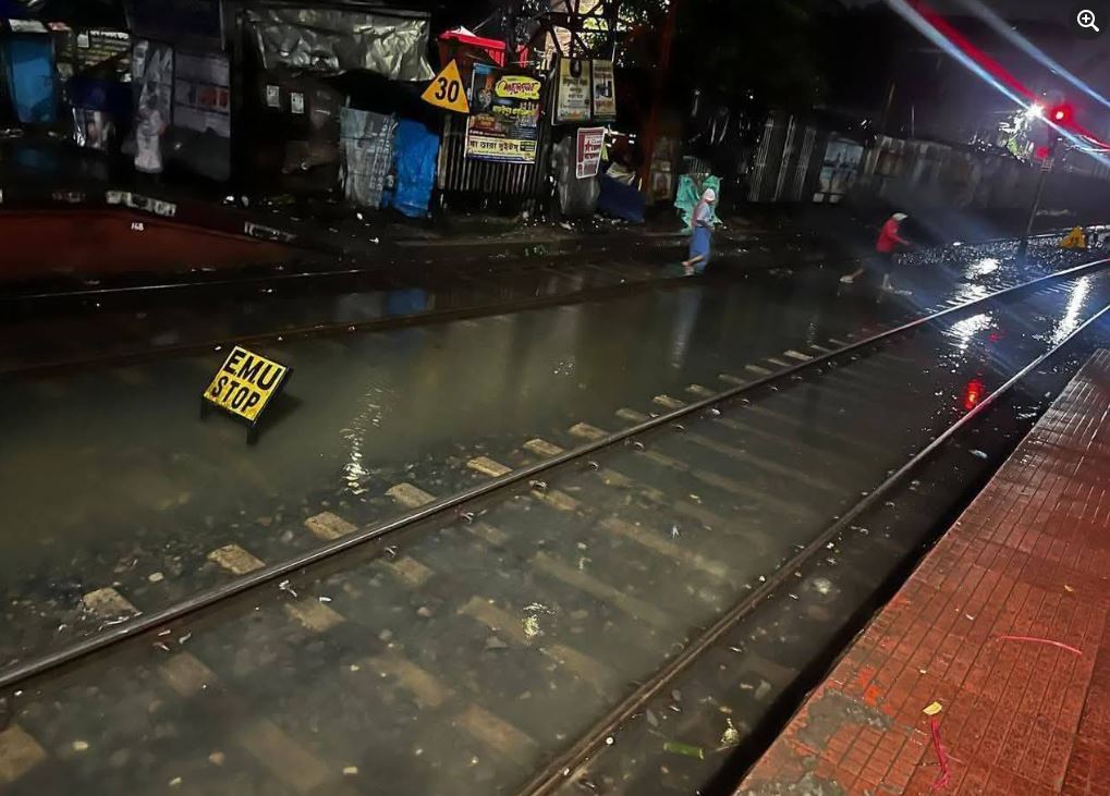 ব্যাহত ট্রেন পরিষেবা
