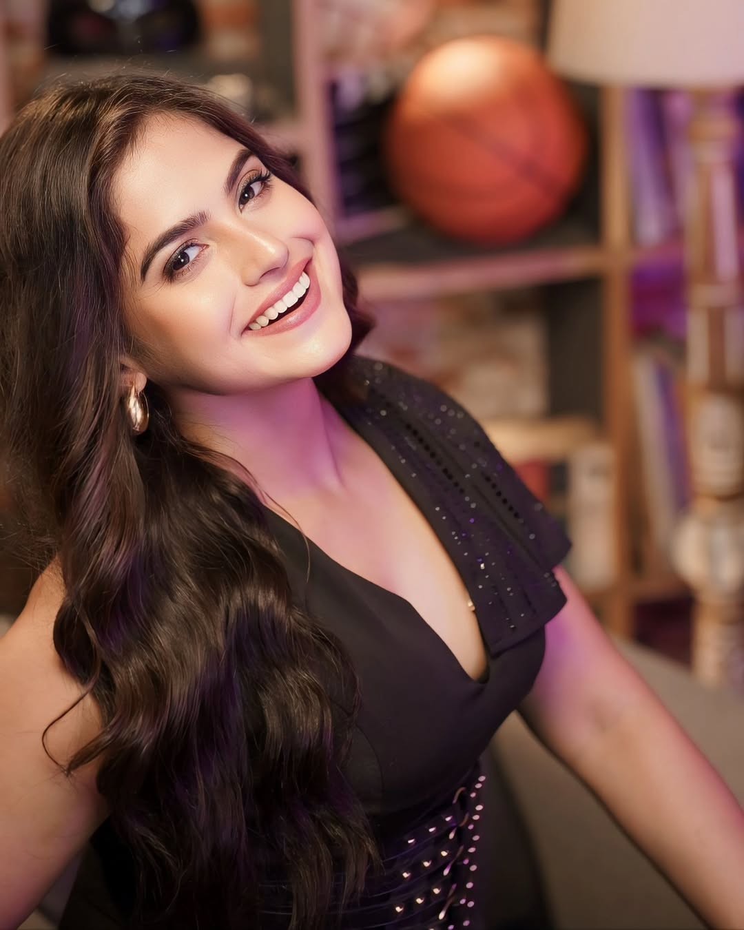 বিস্ফোরক অভিনেত্রী নয়না