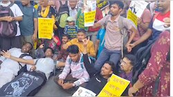 'আন্দোলনের নামে ব্যাভিচার', টেট উত্তীর্ণদের বিক্ষোভের মুখে এবার সাংসদ-বিধায়ক! 