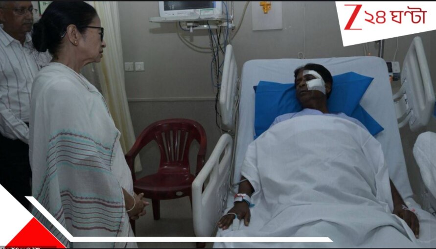 Mamata Banerjee: সৌজন্যের রাজনীতি! আহত বিজেপি সাংসদ খগেন মুর্মুকে দেখতে হাসপাতালে মুখ্যমন্ত্রী....