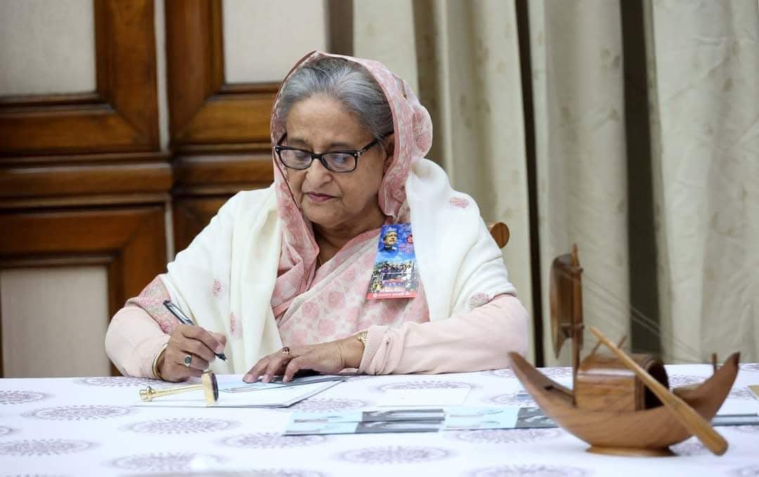 হাসিনার বিরুদ্ধে গ্রেফতারি পরোয়ানা 