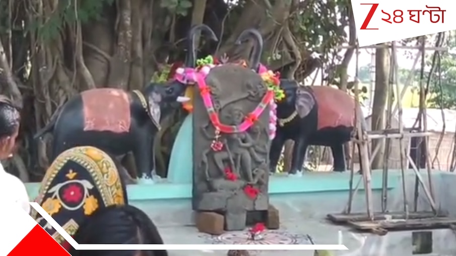 Durga Idol Recovered: দামোদর থেকে জাল টেনে তুলতেই ঠেকল ভারী কিছু, টর্চের আলো ফেলতেই দেখা দিলেন...