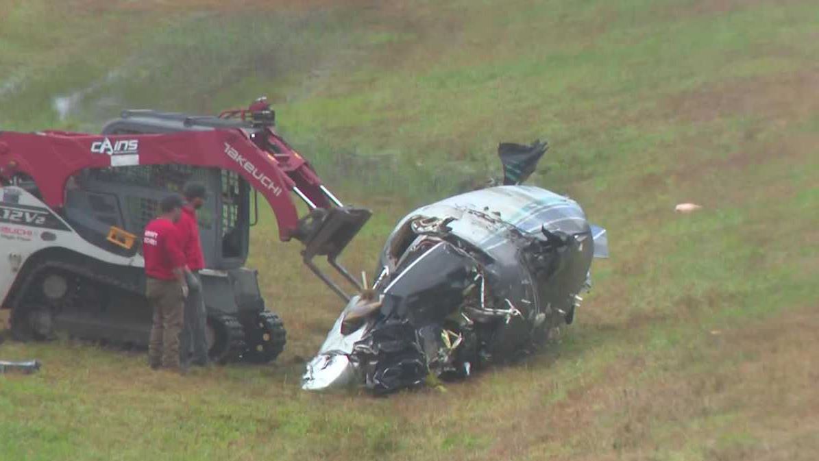 বিমানে কারা ছিলেন ও কোথায় যাচ্ছিলেন?