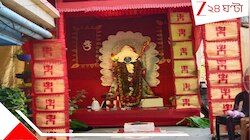 আবাসনের দেড়শো পরিবারের প্রায় ৫০০ সদস্যের অংশগ্রহণ! যাওয়ার আগে মা যেন নিজেই বলল