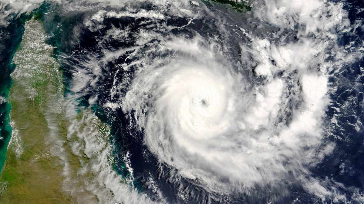 ধেয়ে আসছে ঘূর্ণিঝড়... Weather Update Cyclone Alert