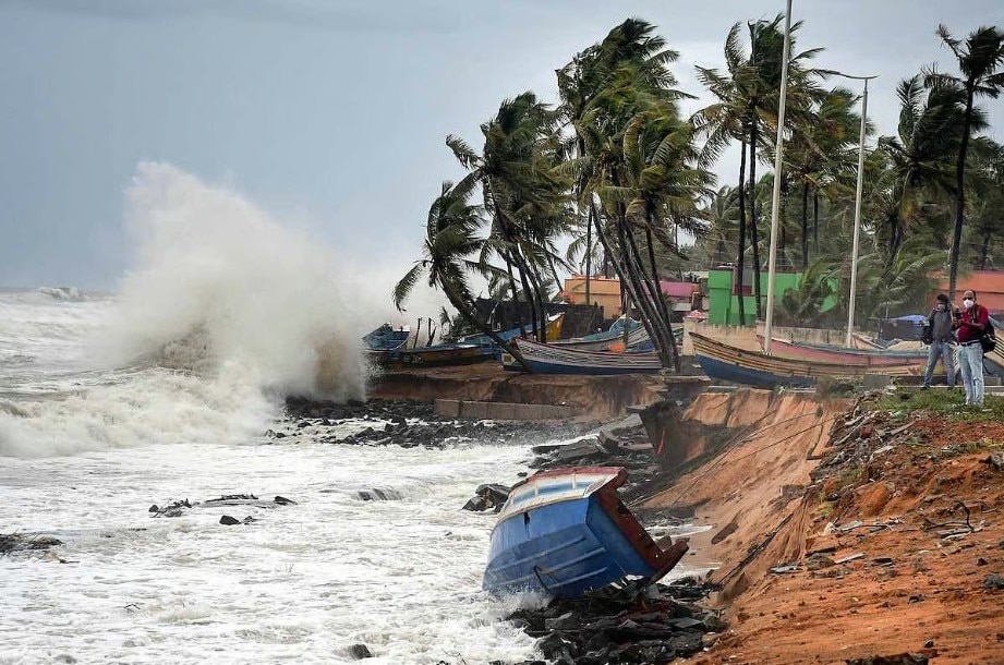 ধেয়ে আসছে ঘূর্ণিঝড়... Weather Update Cyclone Alert