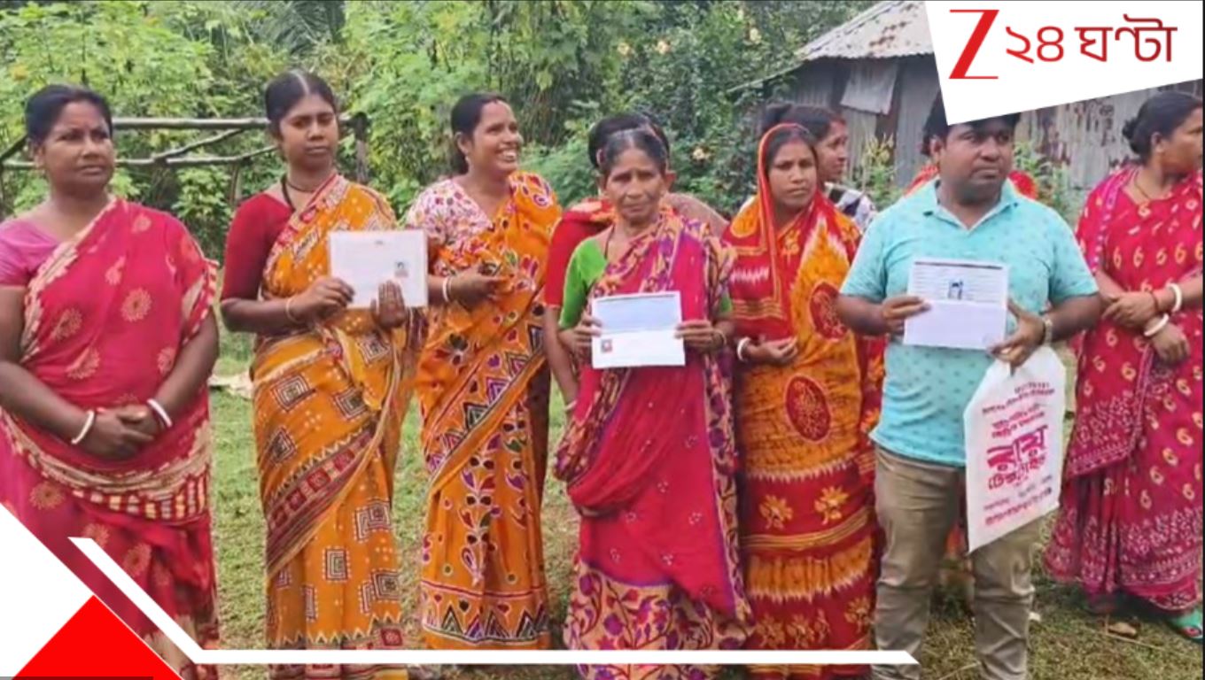 ‘সর্বহারা হয়ে যাব’, SIR আবহে নয়া আতঙ্ক ইলামবাজারে, ব্যাংকে লম্বা লাইন…. Locals withdraw money from bank in Panic over SIR in Birbhum