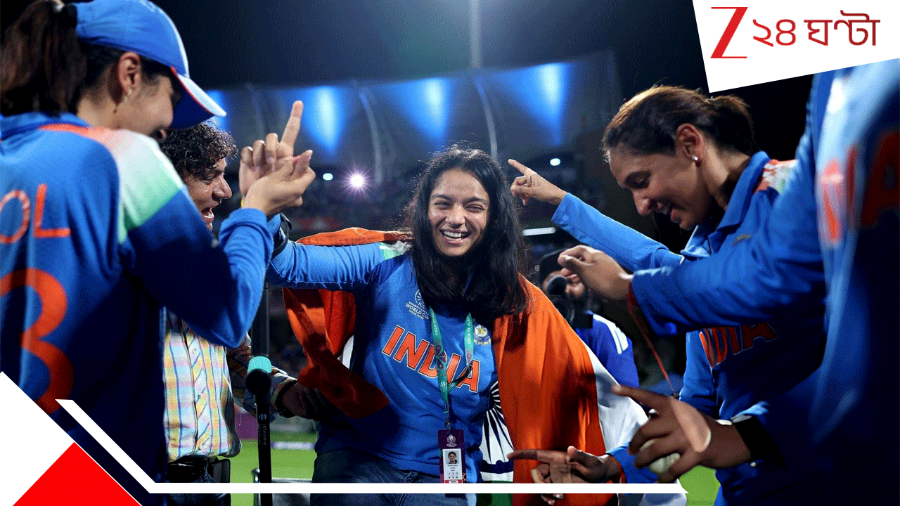 Pratika Rawal On Wheelchair: 'মাঠে লড়তে পারিনি, তবে...'! হুইলচেয়ারে বিশ্বচ্যাম্পিয়ন কন্যা, হরমনপ্রীতরা তুলে ভাংড়া করালেন... Pratika Rawal On Wheelchair: 'মাঠে লড়তে পারিনি, তবে...'! হুইলচেয়ারে বিশ্বচ্যাম্পিয়ন কন্যা, হরমনপ্রীতরা তুলে ভাংড়া করালেন...