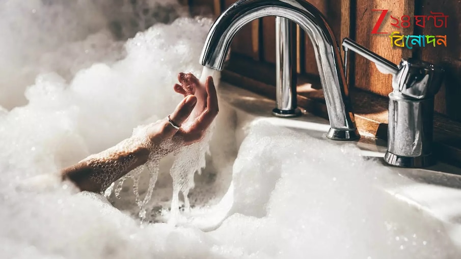 Influencer Death: লক্ষ হৃদয়ে ঝড় তোলা রূপসী নার্স দেবী নগ্ন স্নানে হোটেলের বাথটাবে... নিথর, নিষ্প্রাণ! হাড়হিম অপমৃত্যুতে তোলপাড়...