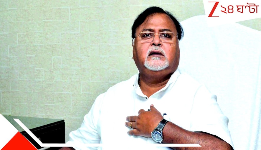 Partha Chatterjee: অপেক্ষা করছে অনুগত পোষ্য, ভগ্নদেহে তিন বছর পর বাড়ির পথে পার্থ চট্টোপাধ্যায়! বেহালায় পোস্টার দাদাকে চাই...