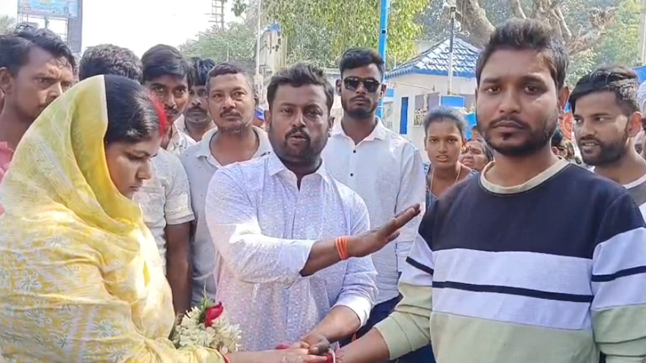 বউ থাকতে চাইছে না