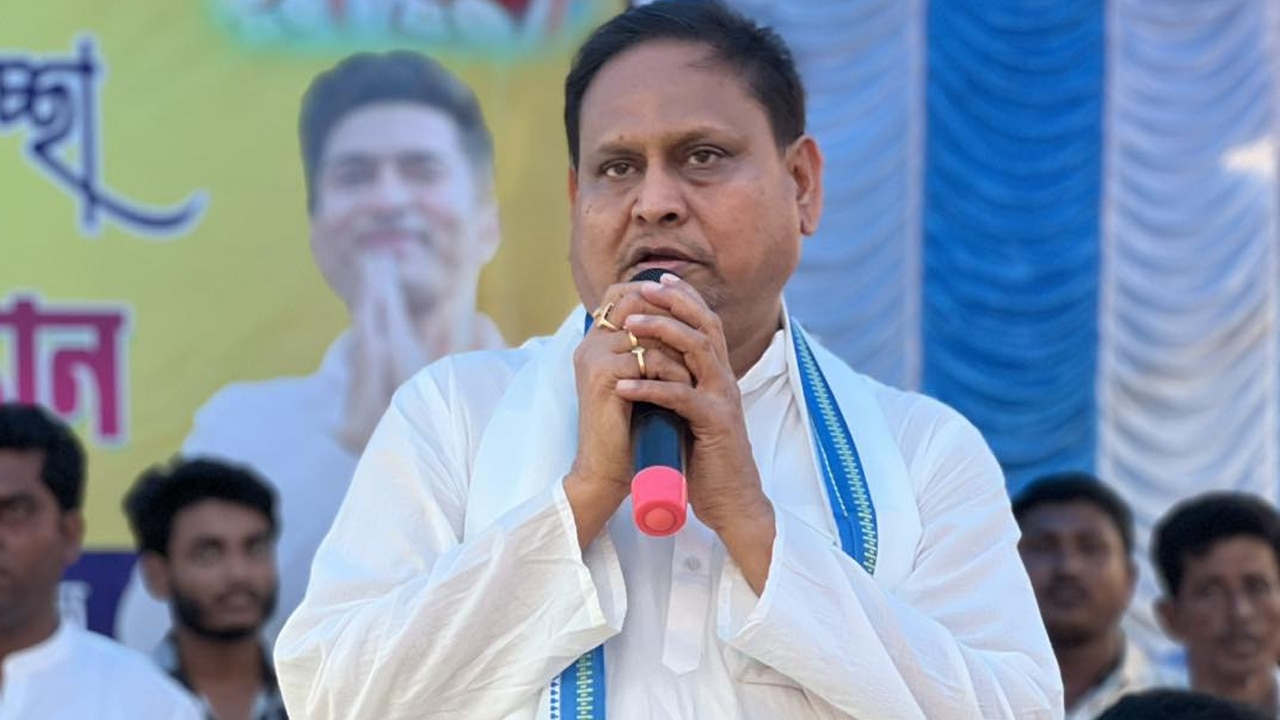 দলের নেতৃত্ব নিয়ে কথা