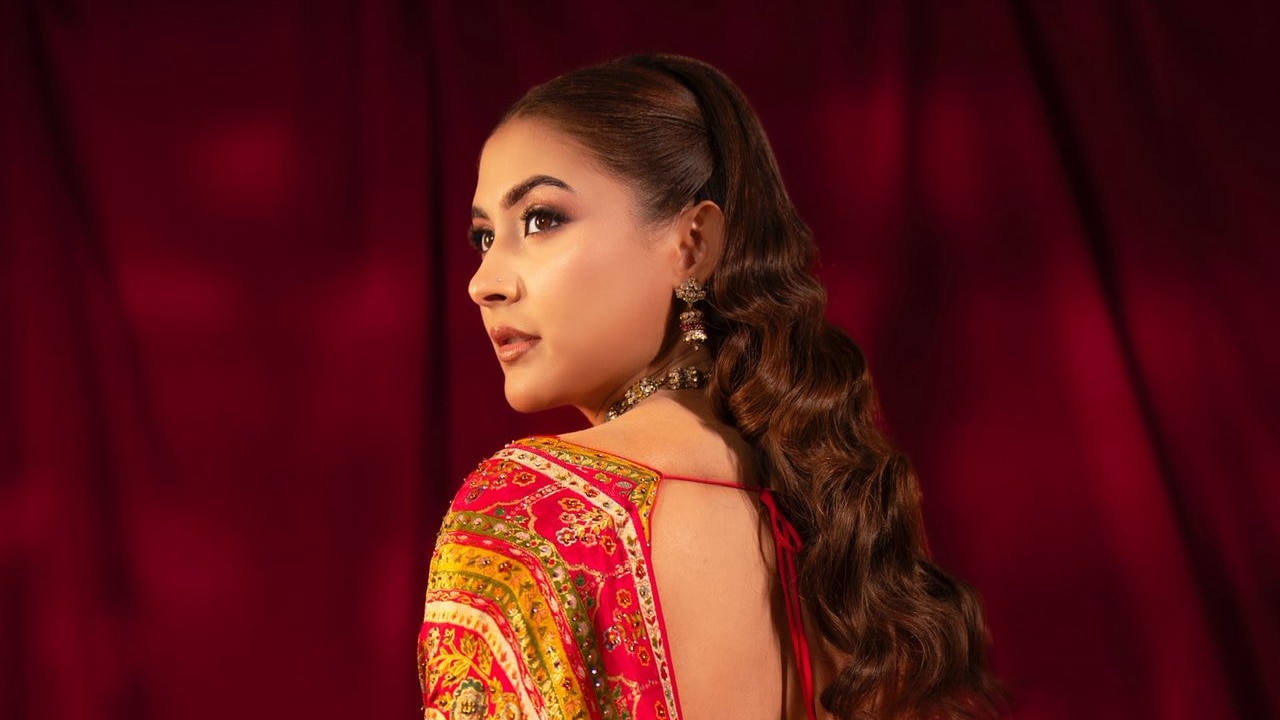 আদালতে গরহাজির