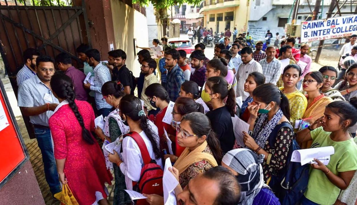 নতুন চাকরির প্রার্থীরা আন্দোলনে