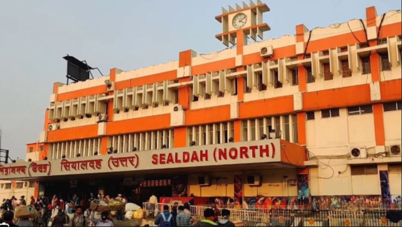 রবিবারেও AC লোকাল!