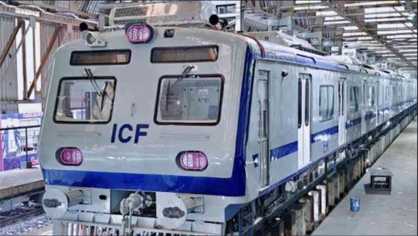 রবিবারেও AC লোকাল!