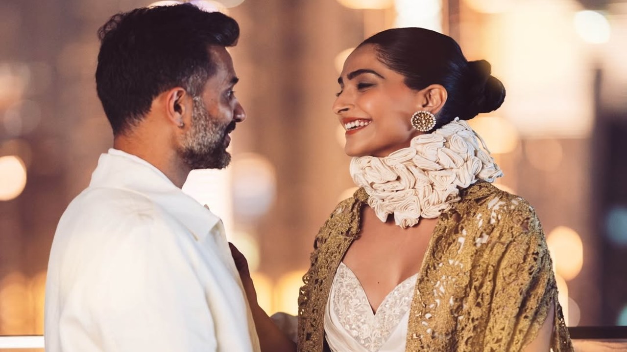 সেলিব্রেটিদের অভিনন্দন বর্ষণ