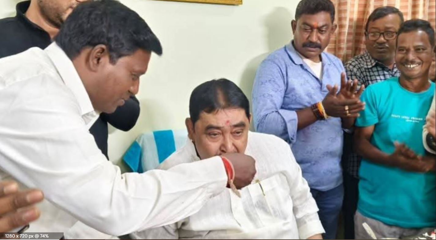 অনুব্রতের জন্মদিন জমজমাট!