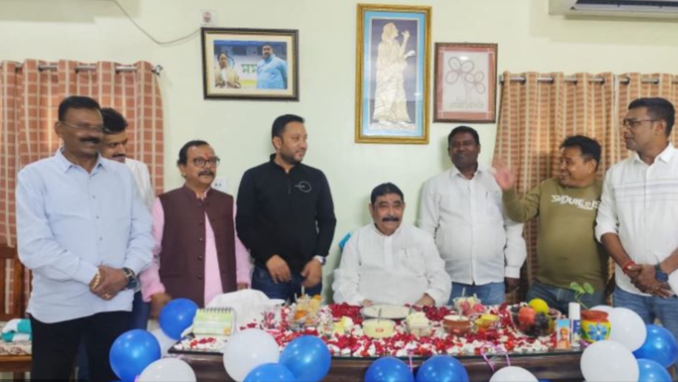 অনুব্রতের জন্মদিন জমজমাট!