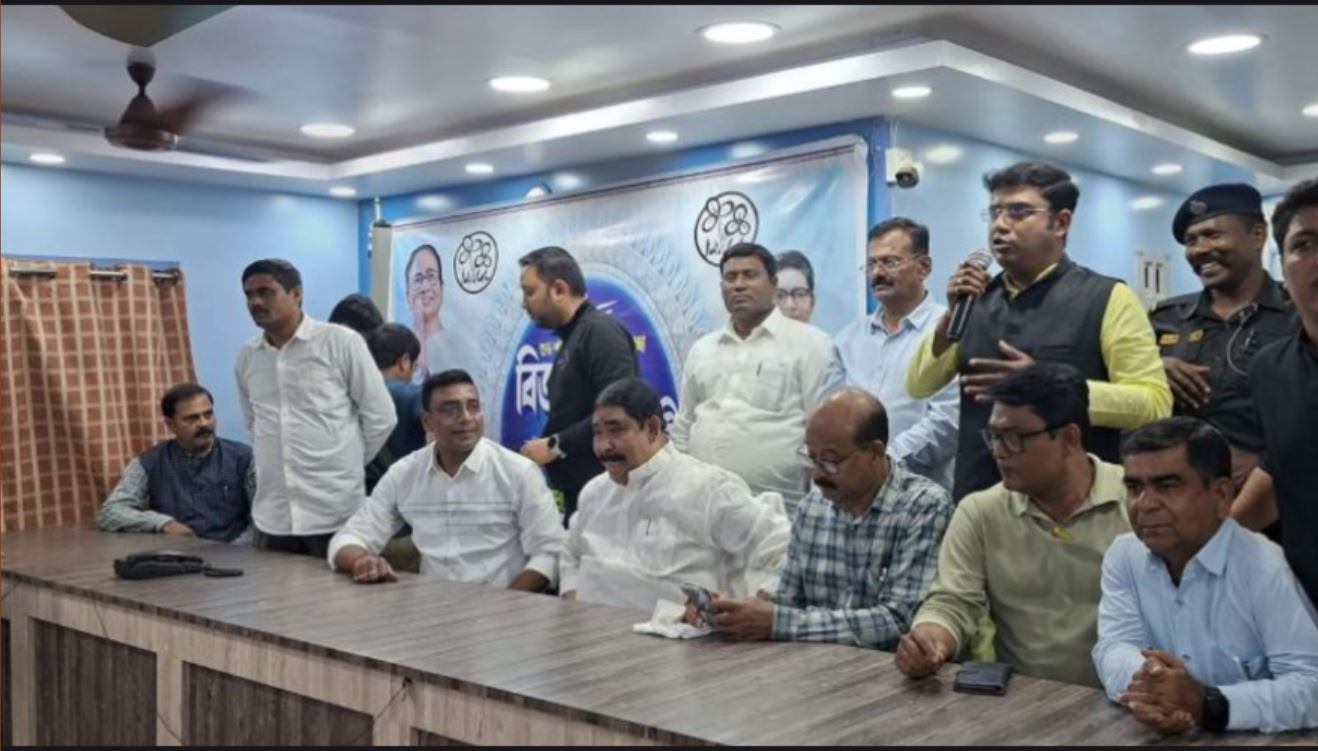 অনুব্রতের জন্মদিন জমজমাট!