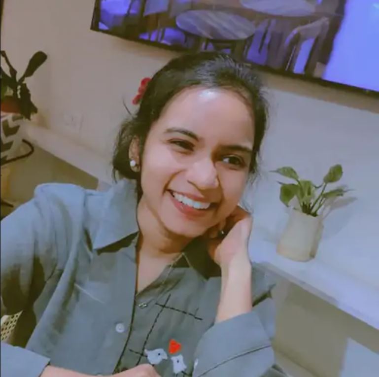 নয় তলার ক্যাফে থেকে হঠাৎ লাফ