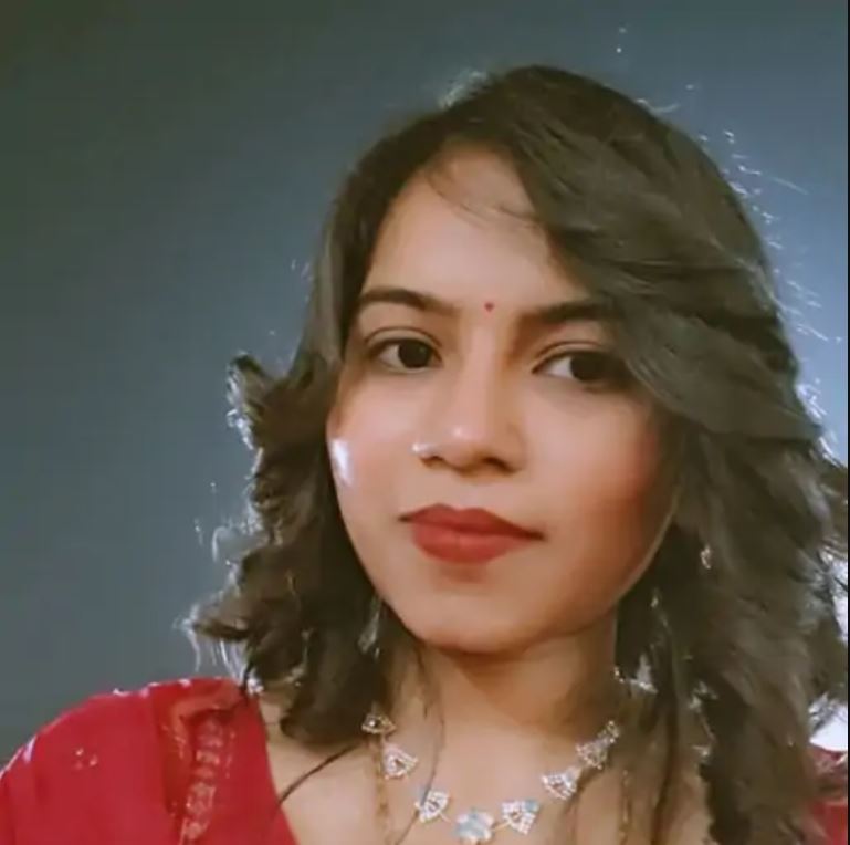 ছয় মাস আগেই বাগদান