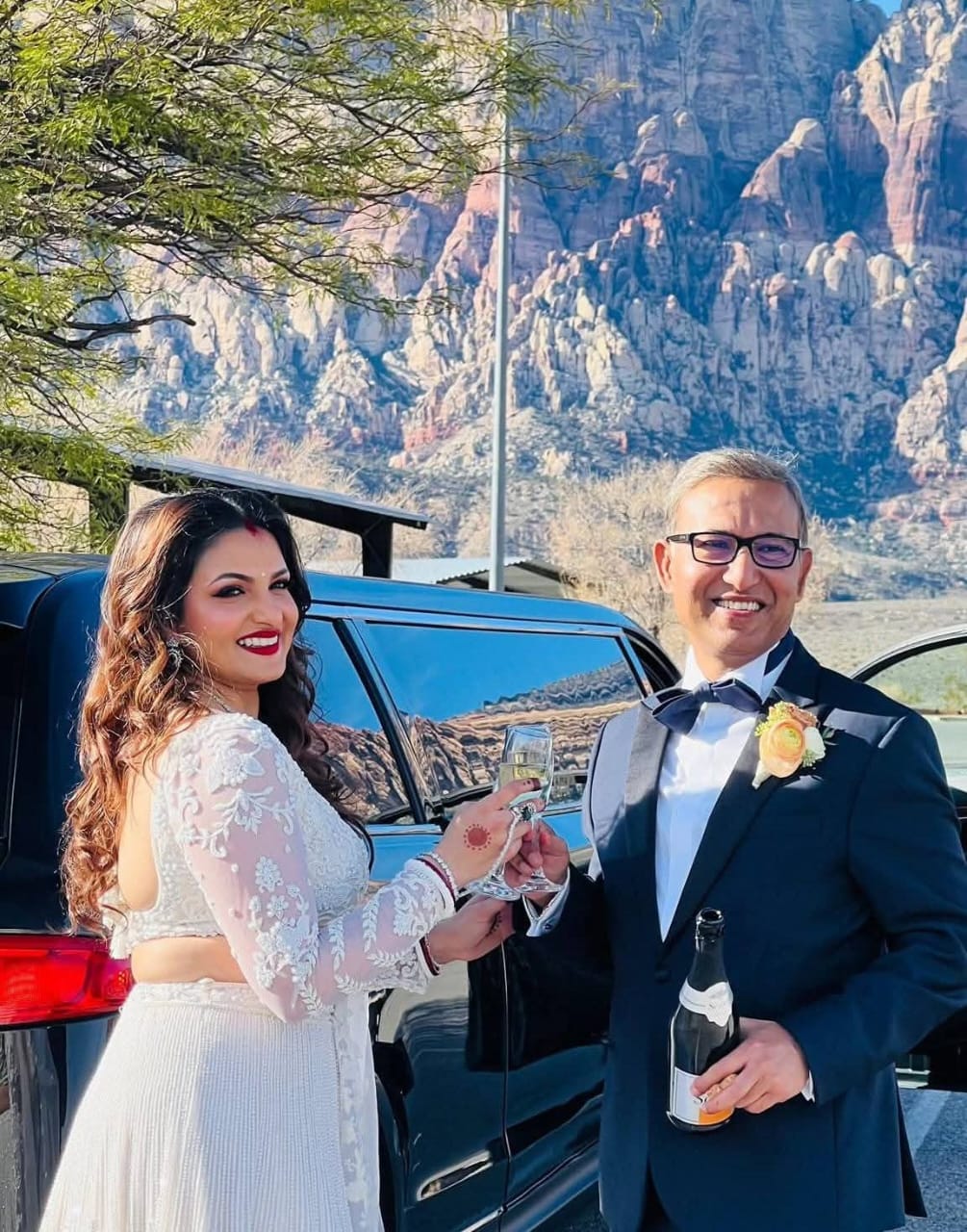 বিয়ে করলেন তনুশ্রী, লাস ভেগাসে জমকালো আয়োজন! পাত্র কে? | Tollywood  Actress Tnusree Chakraborty gets married at Las Vegas with Sujit Basu