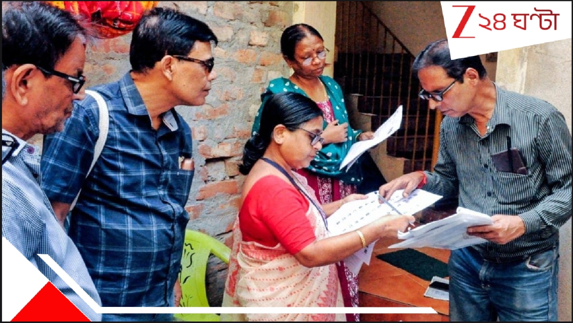 এনুমারেশন ফর্ম দিতে গিয়ে ভোটারদের খুঁজেই পেলেন না BLO-রা! নোটিস টাঙিয়ে বিএলও জানিয়ে দিলেন…। many voters not found in Champdani Assembly constituency 25 in 111th and 30 in 112th booth SIR in Bengal SIR in Hooghly