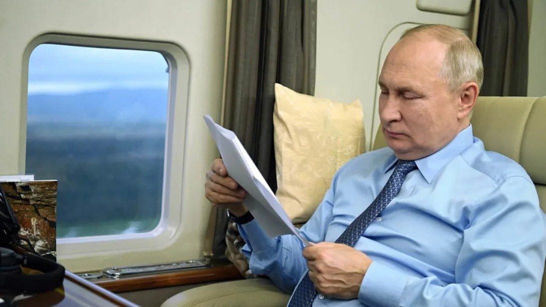 Putin India Visit: গোটা 'প্রাসাদ উড়িয়েই' ভারতে পুতিন! রুশ রাষ্ট্রপতির  'উড়ন্ত ক্রেমলিন' এক বিস্ময়কর বিস্ময়... | Putin India Visit: the flight  in which Putin is coming to ...