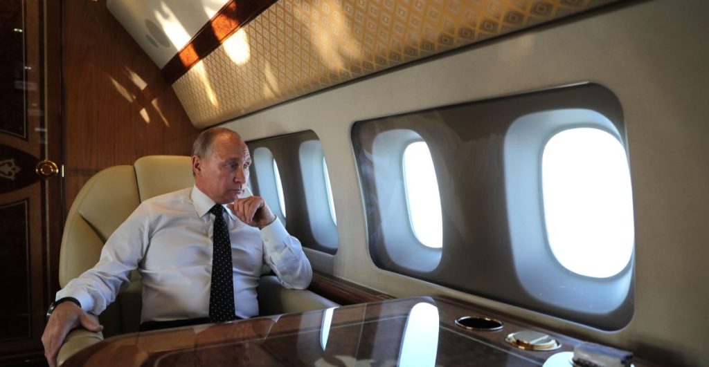 Putin India Visit: গোটা 'প্রাসাদ উড়িয়েই' ভারতে পুতিন! রুশ রাষ্ট্রপতির 'উড়ন্ত ক্রেমলিন' এক বিস্ময়কর বিস্ময়... | Putin India Visit: the flight in which Putin is coming to India, Flying Kremlin to Aurus Senat, Russian President plane and car details