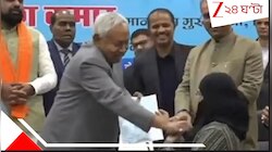 হিজাব বিতর্কে আরও বিপাকে নীতীশ, সরকারি চাকরিতে যোগ দিচ্ছেন না সেই মহিলা চিকিত্‍সক!