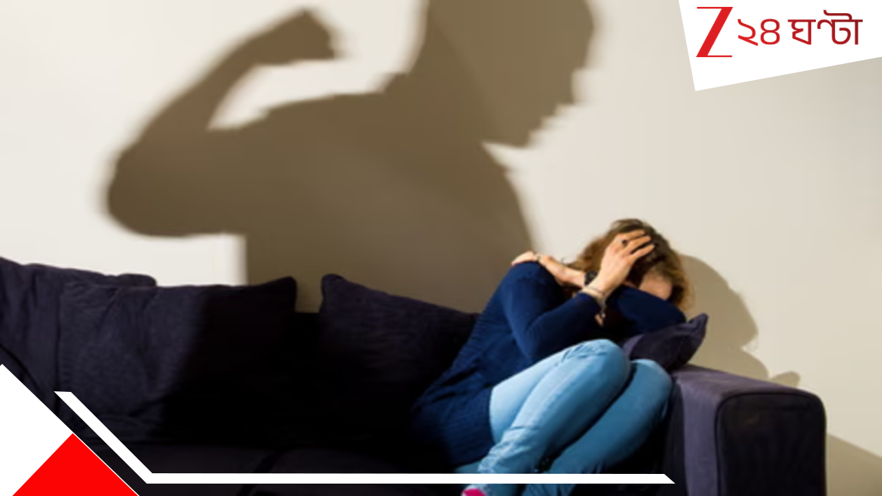 Tripura: ত্রিপুরায় বিবাহবহির্ভূত সম্পর্কের অভিযোগে মহিলাকে মারধর… জুতোর মালা পরিয়ে অপমান! Tripura: ত্রিপুরায় বিবাহবহির্ভূত সম্পর্কের অভিযোগে মহিলাকে মারধর… জুতোর মালা পরিয়ে অপমান!