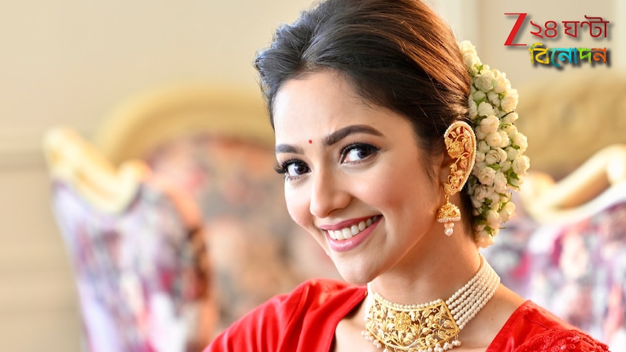 Susmita Chatterjee: বাংলাদেশে 'রাক্ষস'! শ্রীলঙ্কার সৈকতে ঢাকাই নায়কের কাছাকাছি টলিউডের সুস্মিতা, লহ গৌরাঙ্গের নাম রে...
