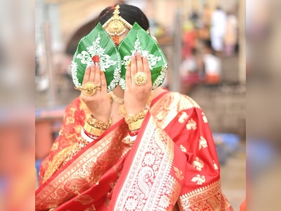 DJ নয়, বাজল সানাই! ভোটের মুখে আচমকা বিয়ে সারলেন 'দেব-শত্রু' হিরণ...| hiran -chatterjee-second-marriage-ritika-giri-wedding-photos