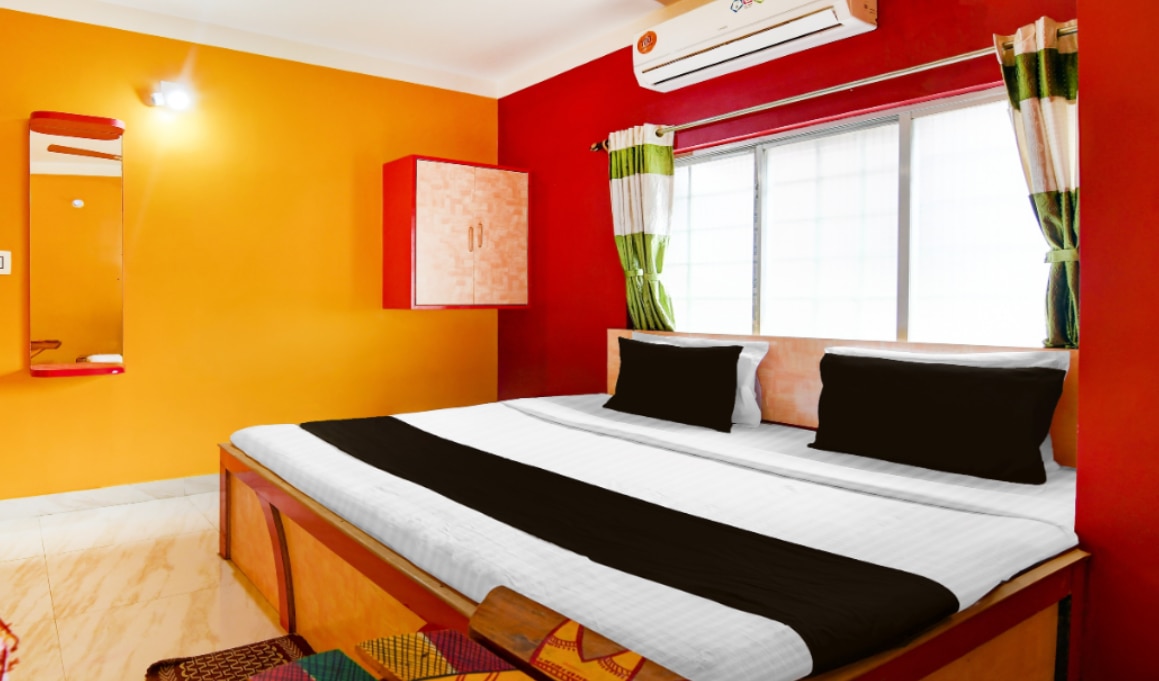 শান্তিনিকেতনে মধুচক্র