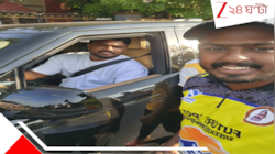 সেলফি তুলতে আসা ভক্তের ফোন খারাপ, বিশ্বের স্লিমেস্ট কার্ভ ডিসপ্লে ফোন দিলেন সঞ্জু