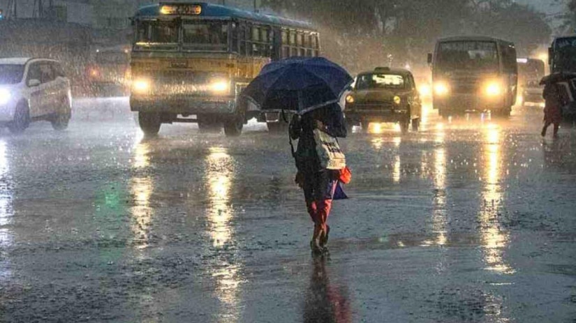 ৭০-৮০ কিমি বেগে ভয়ংকর কালবৈশাখী ধেয়ে আসছে: প্রচণ্ড বজ্রবিদ্যুত্-সহ শিলাবৃষ্টির রক্তচক্ষুতে জারি লাল সতর্কতা
