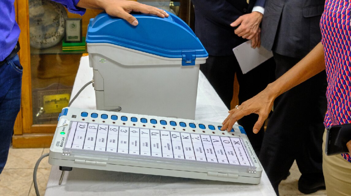 EVM Hacking EXPLAINED: ভোট-আবহে ইভিএম কারচুপির প্রসঙ্গ ওঠে; আচ্ছা ...