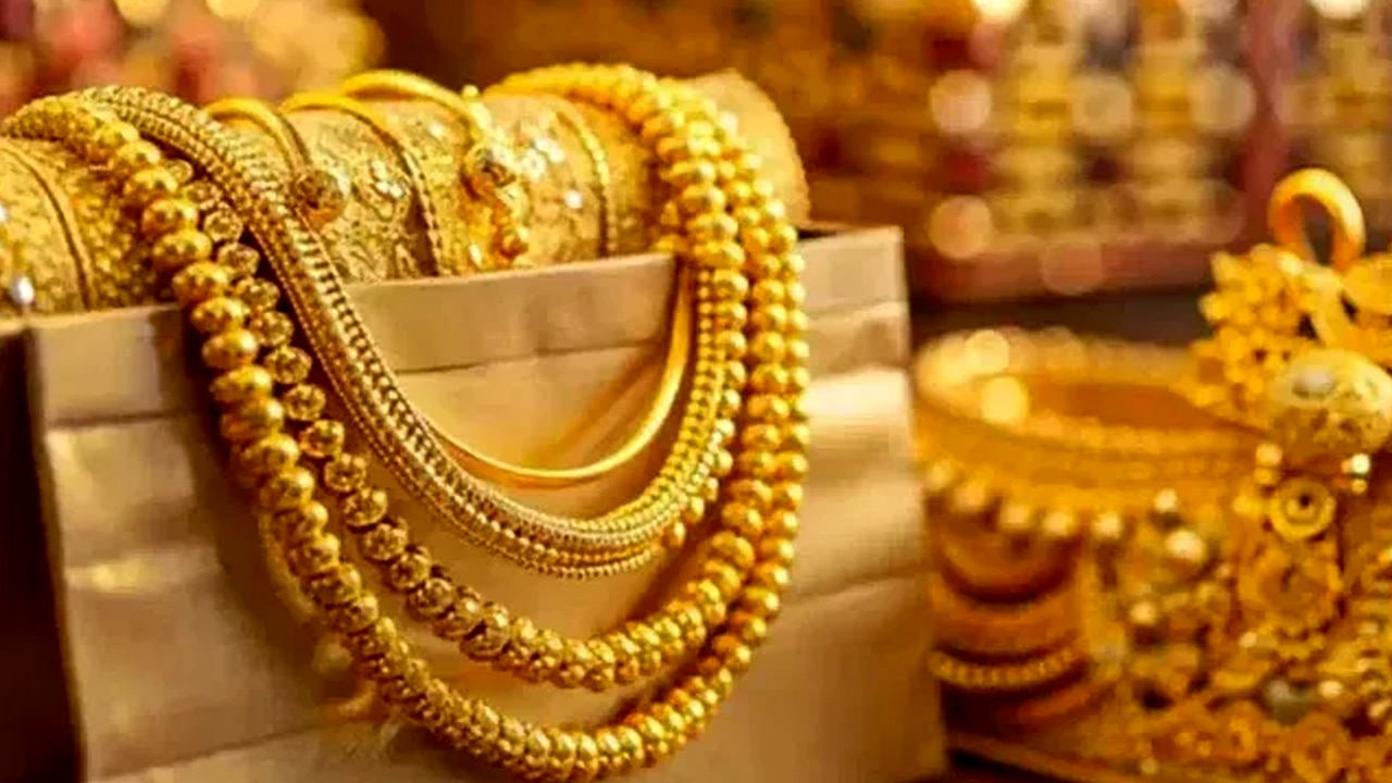 একবছর সোনা কিনবেন না
